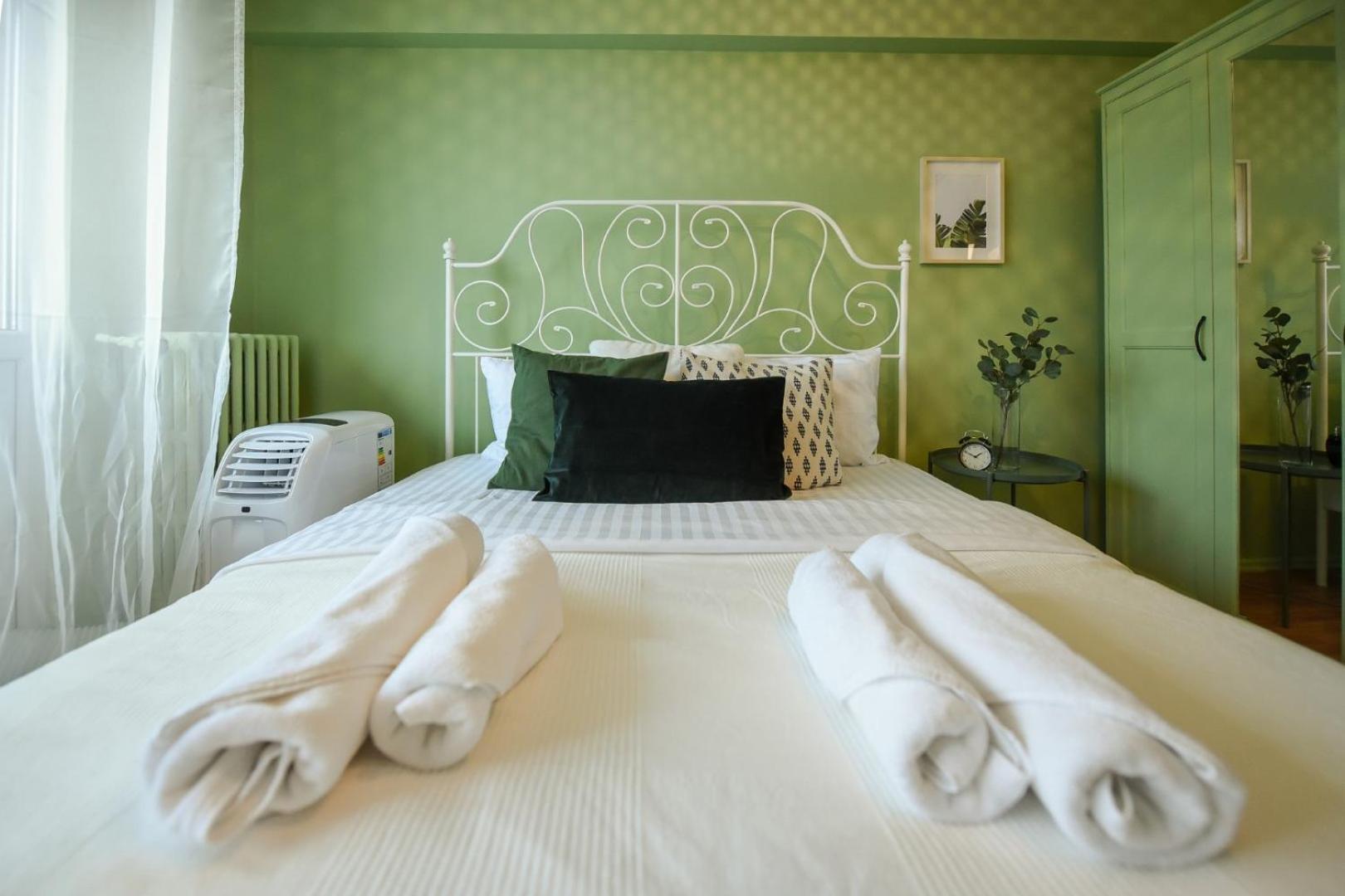 Chic Accommodation With Breathtaking Views Over Calea Victoriei - Your Central Heaven Bukares Bagian luar foto