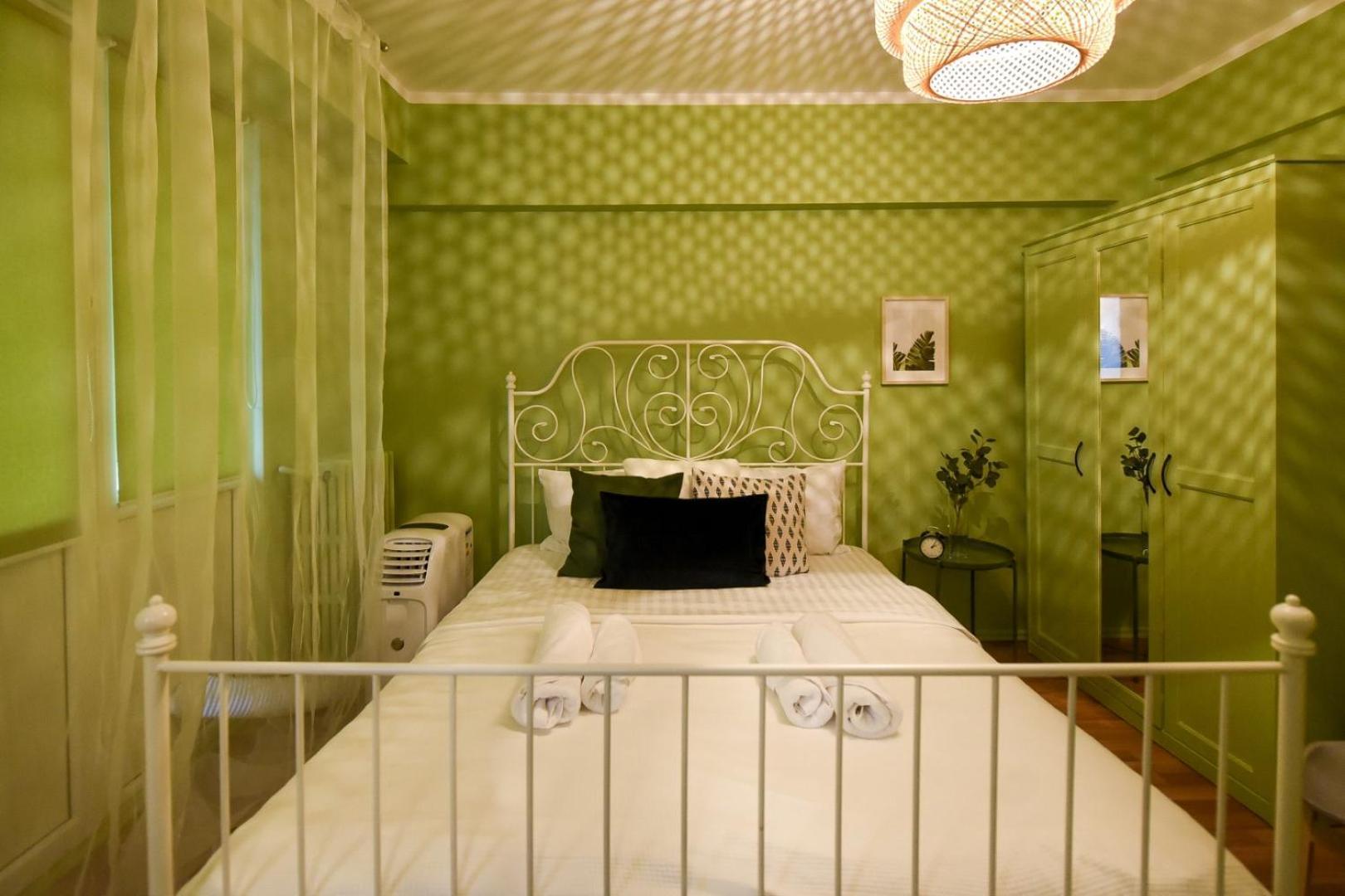 Chic Accommodation With Breathtaking Views Over Calea Victoriei - Your Central Heaven Bukares Ruang foto