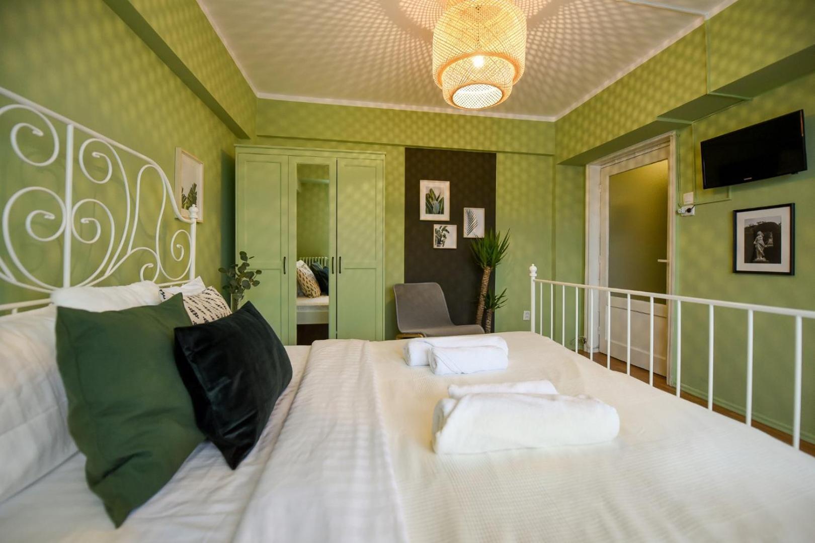 Chic Accommodation With Breathtaking Views Over Calea Victoriei - Your Central Heaven Bukares Ruang foto