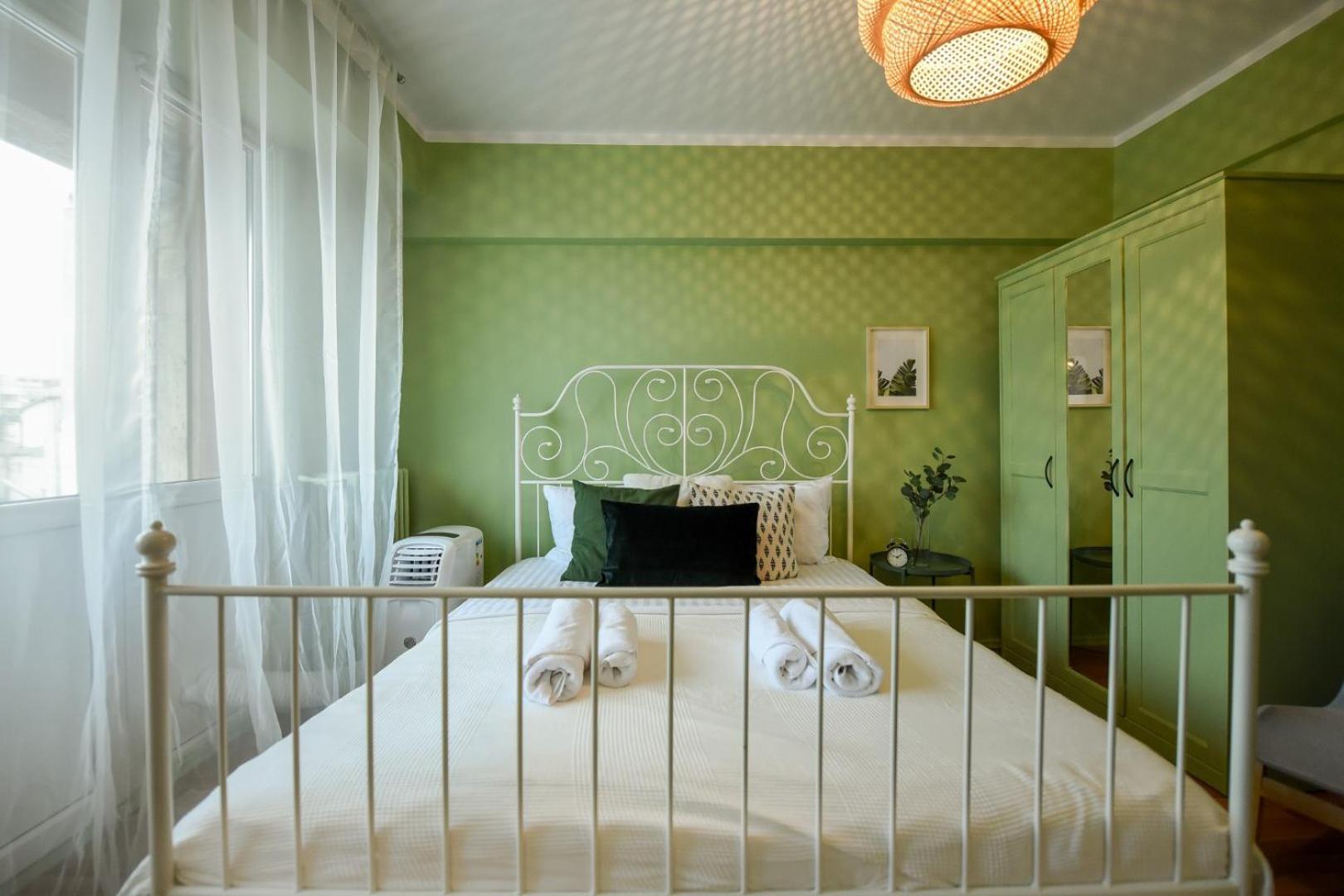 Chic Accommodation With Breathtaking Views Over Calea Victoriei - Your Central Heaven Bukares Ruang foto