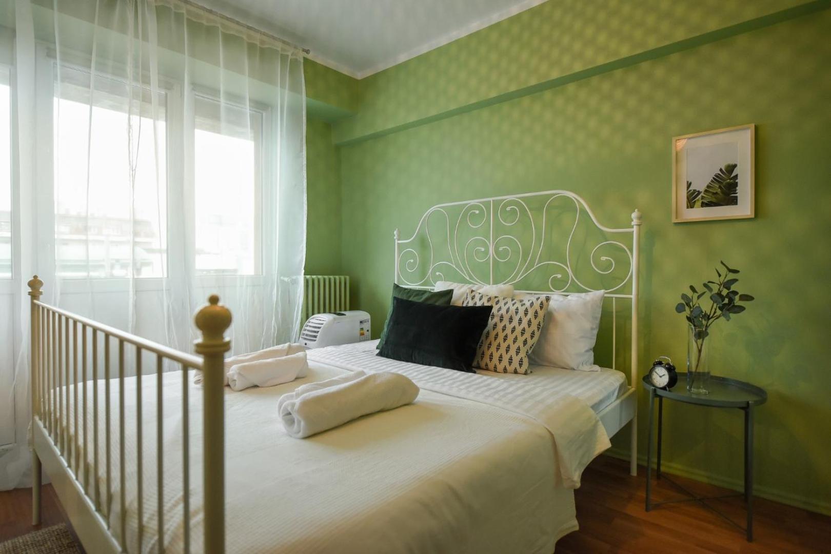 Chic Accommodation With Breathtaking Views Over Calea Victoriei - Your Central Heaven Bukares Ruang foto